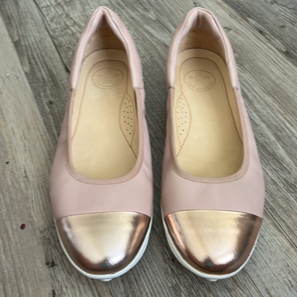 Royal Albatross Runway Rosa9 leather ballet flat top with a spikeless golf sole.